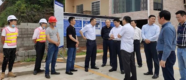 长沙市副市长邱继兴一行莅临我司开元东路大修项目现场视察指导